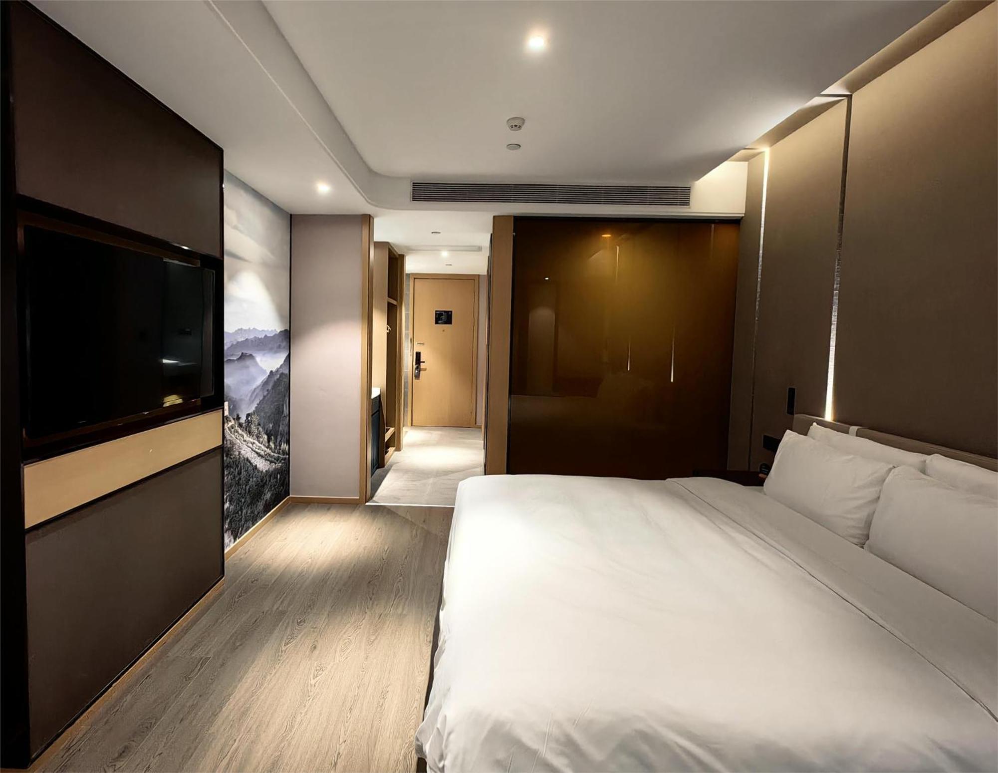 Atour Chaoyangmen Hotel 4*